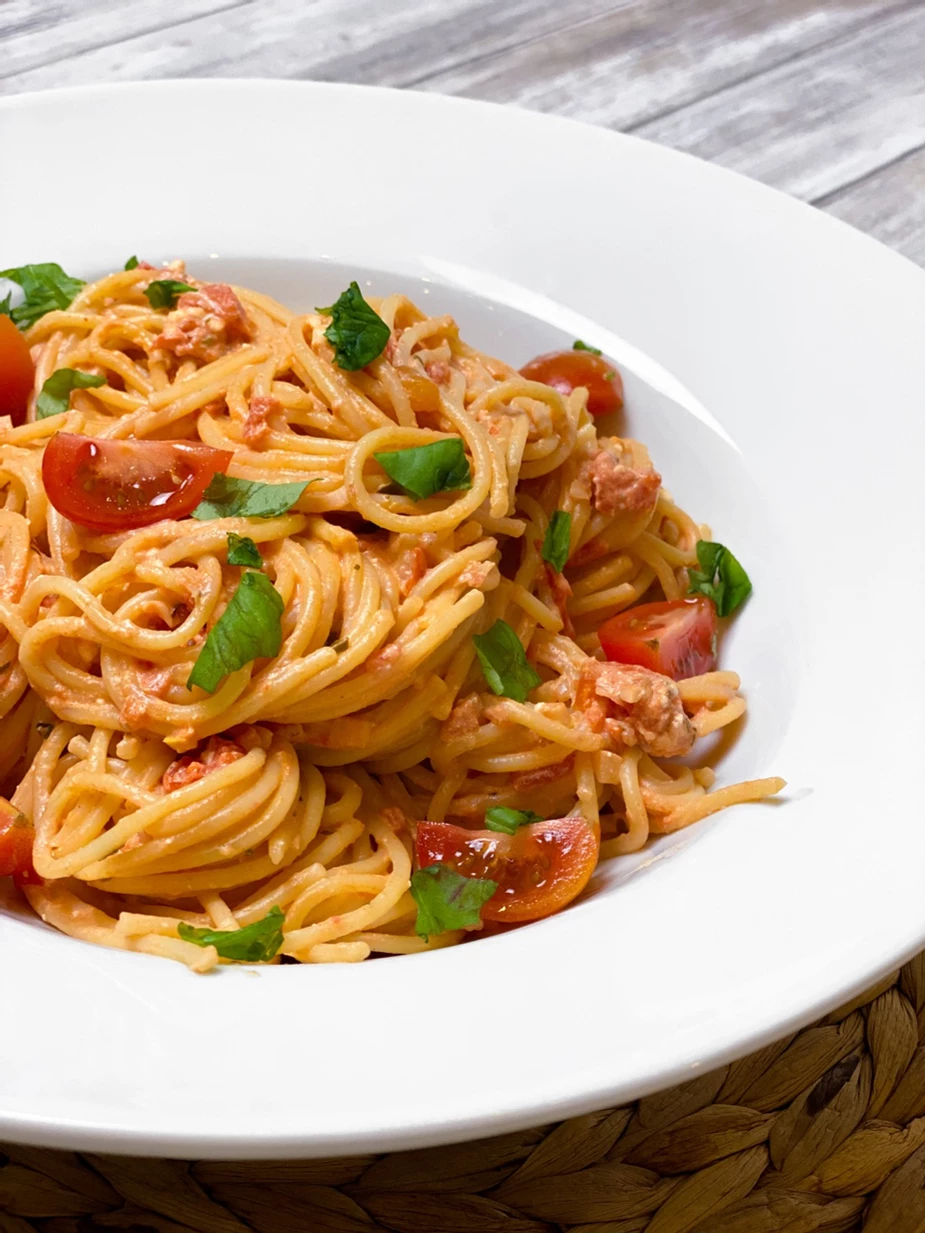 Read more about the article Spaghetti in Tomaten-Feta-Soße