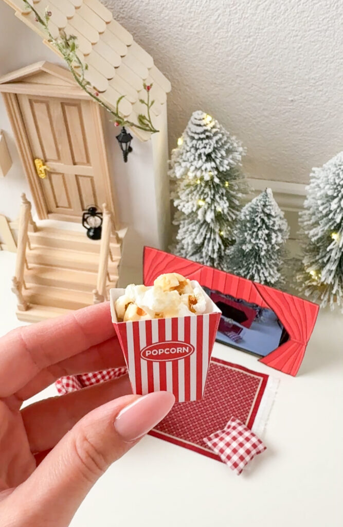 Mini Popcorn-Tüten für die Wichteltür zum selber Basteln mit kostenloser Druckvorlage