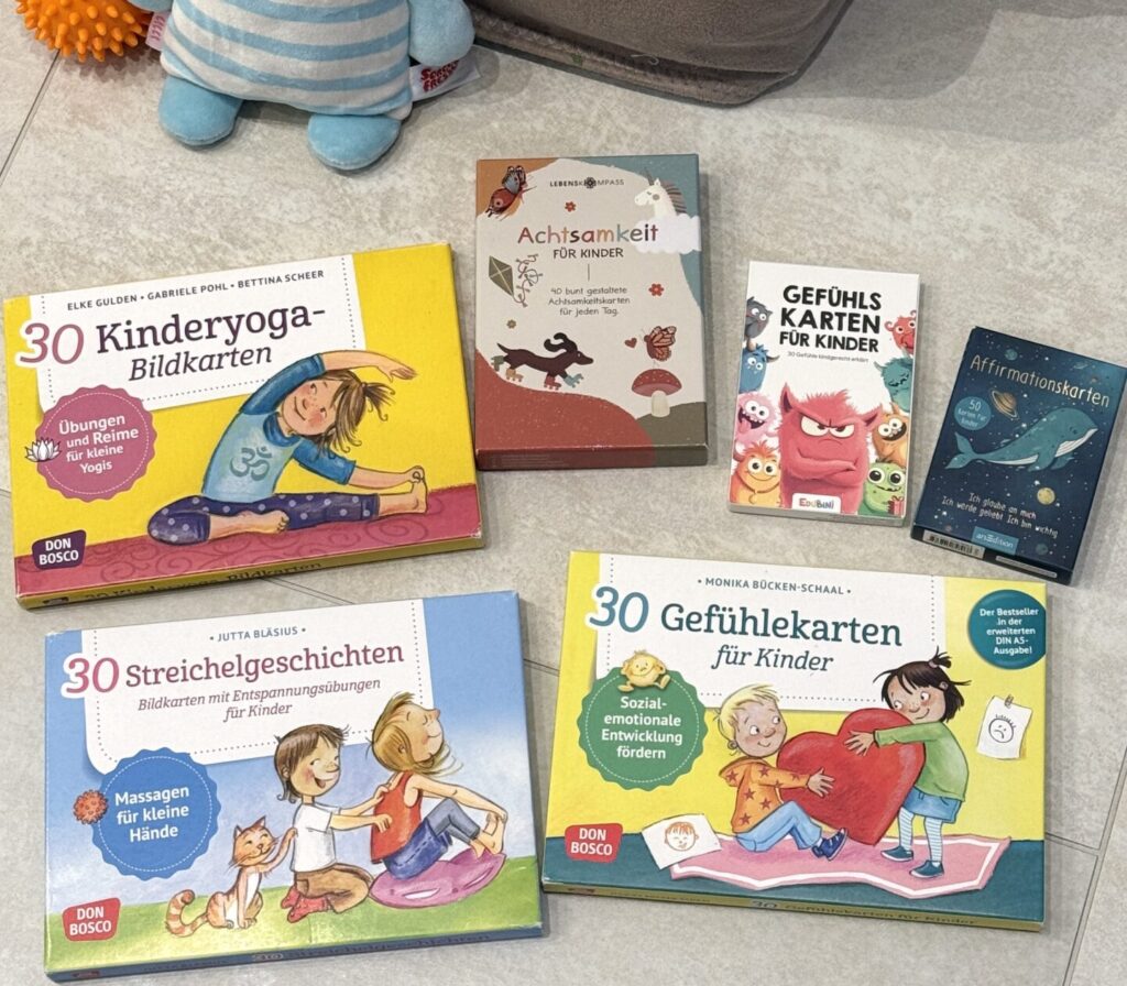 Gute-Nacht-Kiste für Kinder mit Sorgenfresser, Affirmationskarten, Gefühlstagebuch, Gefühlskarten, etc