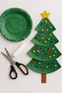 Tannenbaum Weihnachtsbaum aus Papptellern Basteln mit Kindern